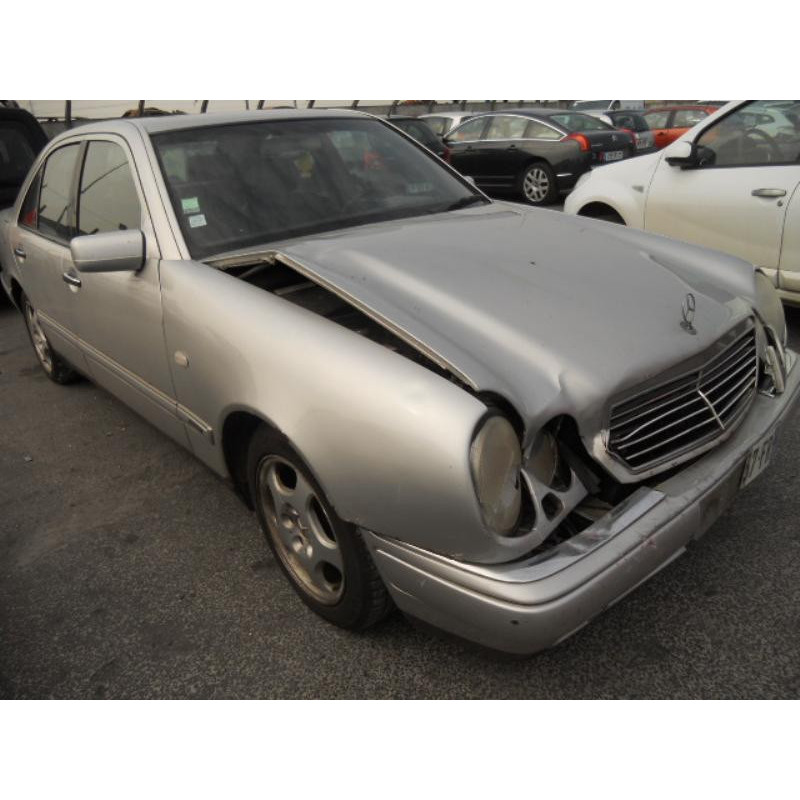Feu arriere secondaire droit (feux) MERCEDES CLASSE E 210 Photo n°9