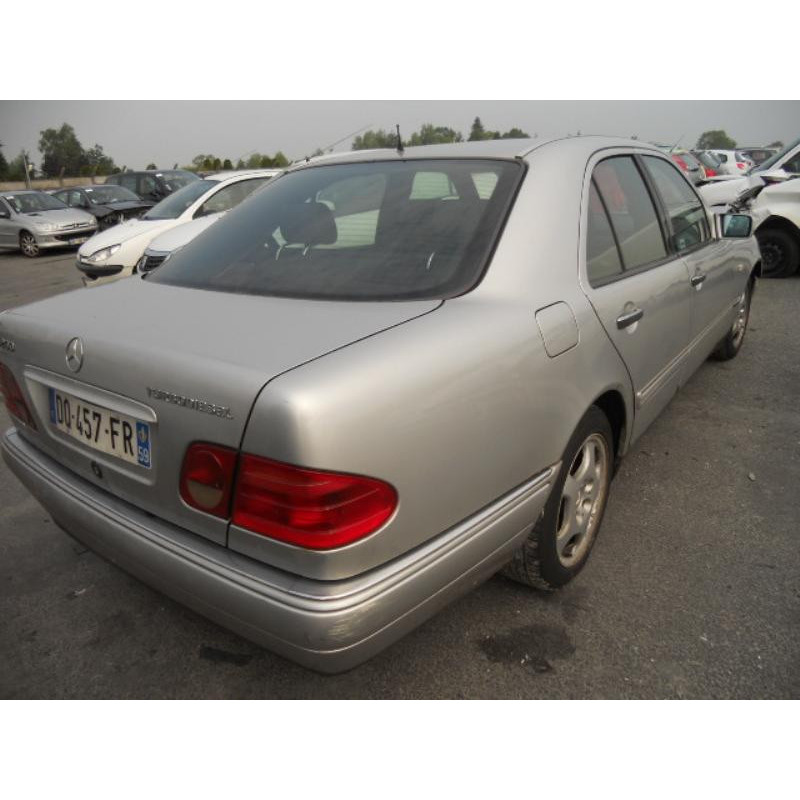 Feu arriere secondaire droit (feux) MERCEDES CLASSE E 210 Photo n°10