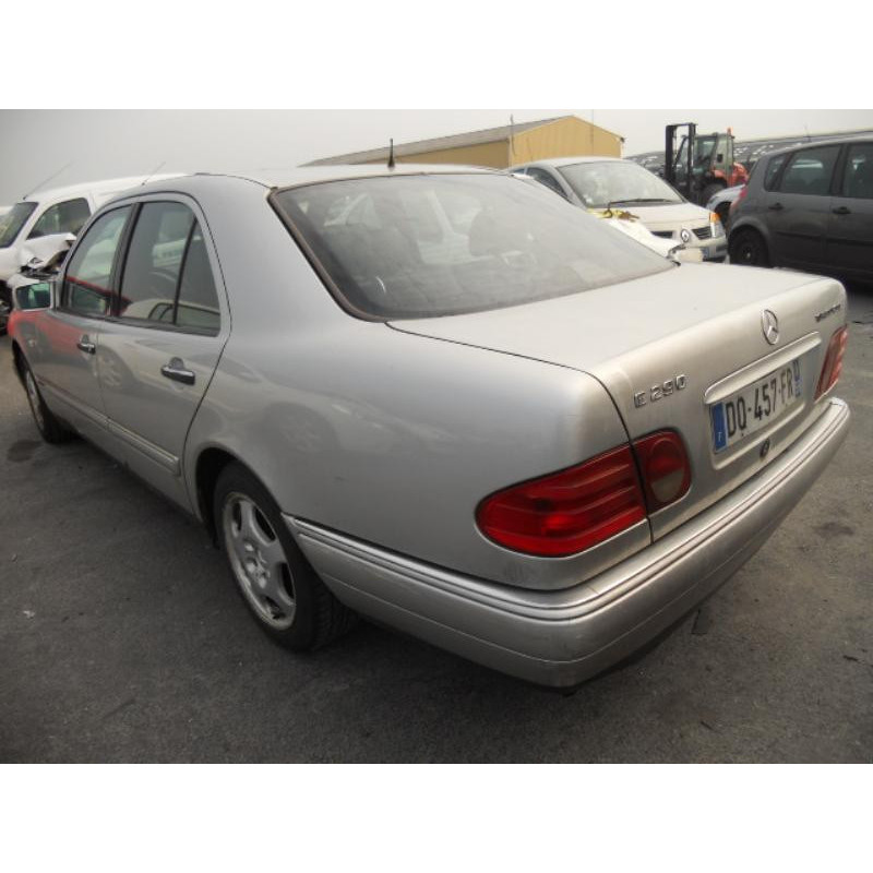 Feu arriere secondaire droit (feux) MERCEDES CLASSE E 210 Photo n°11
