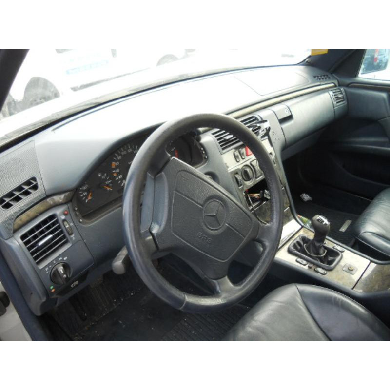 Feu arriere secondaire droit (feux) MERCEDES CLASSE E 210 Photo n°12