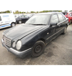 Feu arriere secondaire gauche (feux) MERCEDES CLASSE E 210