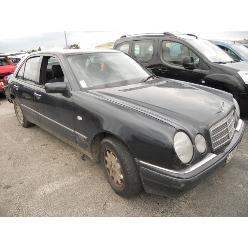 Feu arriere secondaire gauche (feux) MERCEDES CLASSE E 210 Photo n°6