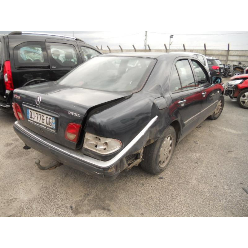 Feu arriere secondaire gauche (feux) MERCEDES CLASSE E 210 Photo n°7