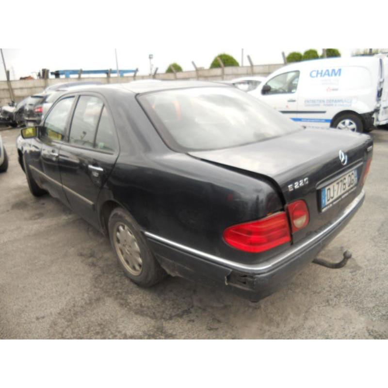 Feu arriere secondaire gauche (feux) MERCEDES CLASSE E 210 Photo n°8