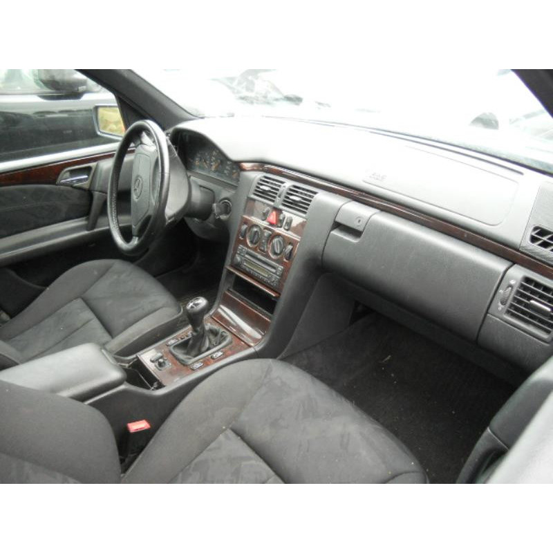 Feu arriere secondaire gauche (feux) MERCEDES CLASSE E 210 Photo n°9