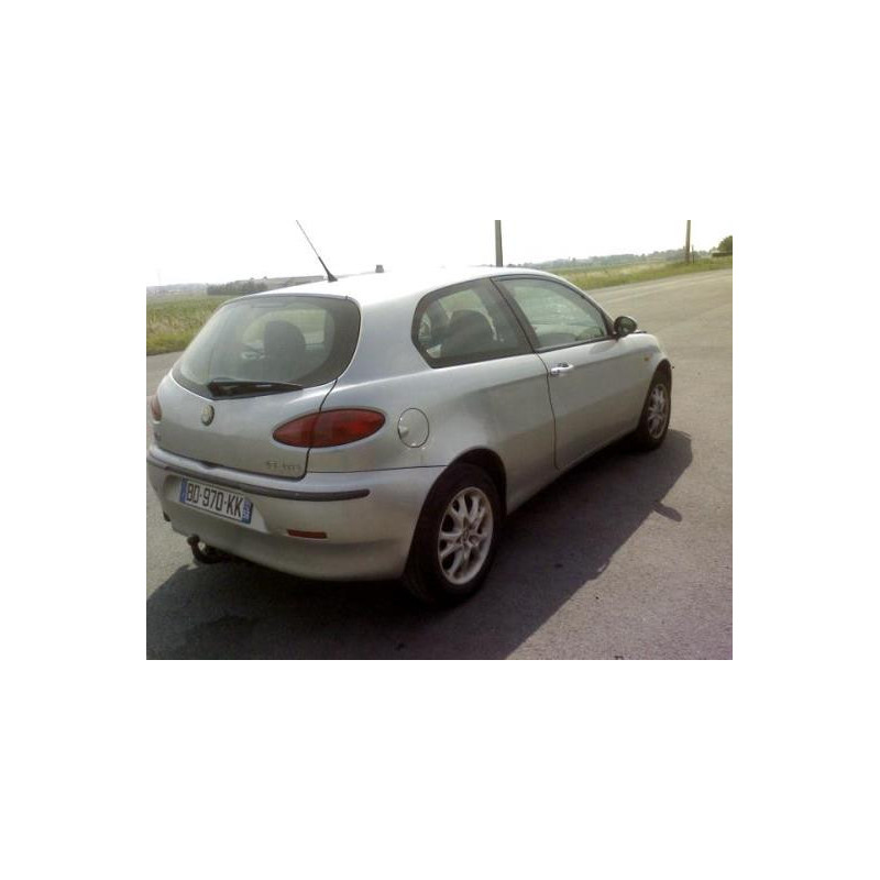 Feu arriere secondaire droit (feux) ALFA ROMEO 147 Photo n°7