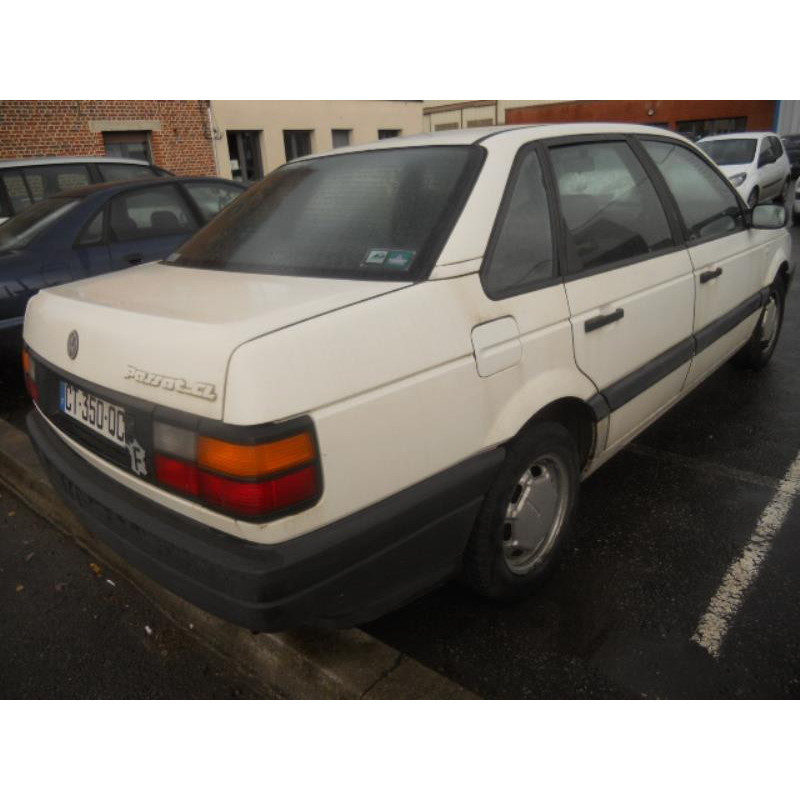 Feu arriere secondaire gauche (feux) VOLKSWAGEN PASSAT 3 Photo n°8