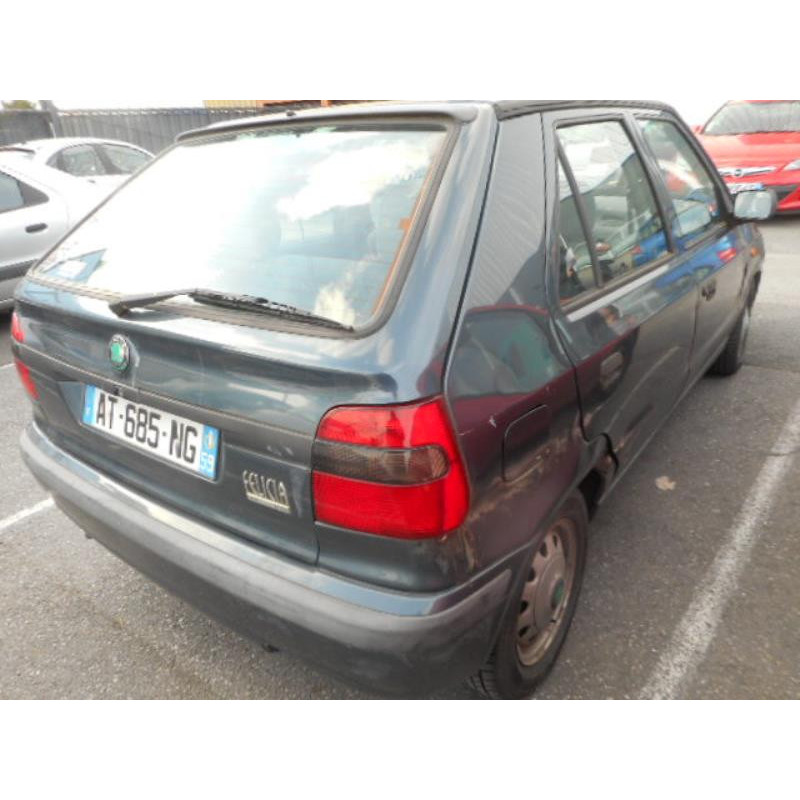 Feu arriere principal gauche (feux) SKODA FELICIA Photo n°6