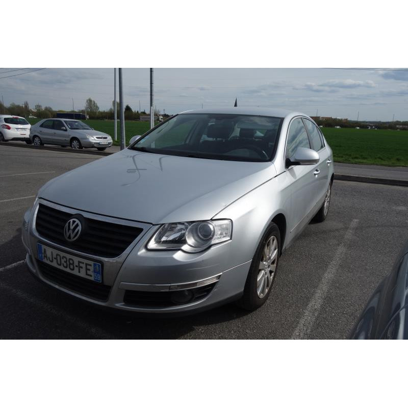Feu arriere secondaire droit (feux) VOLKSWAGEN PASSAT 5 Photo n°9