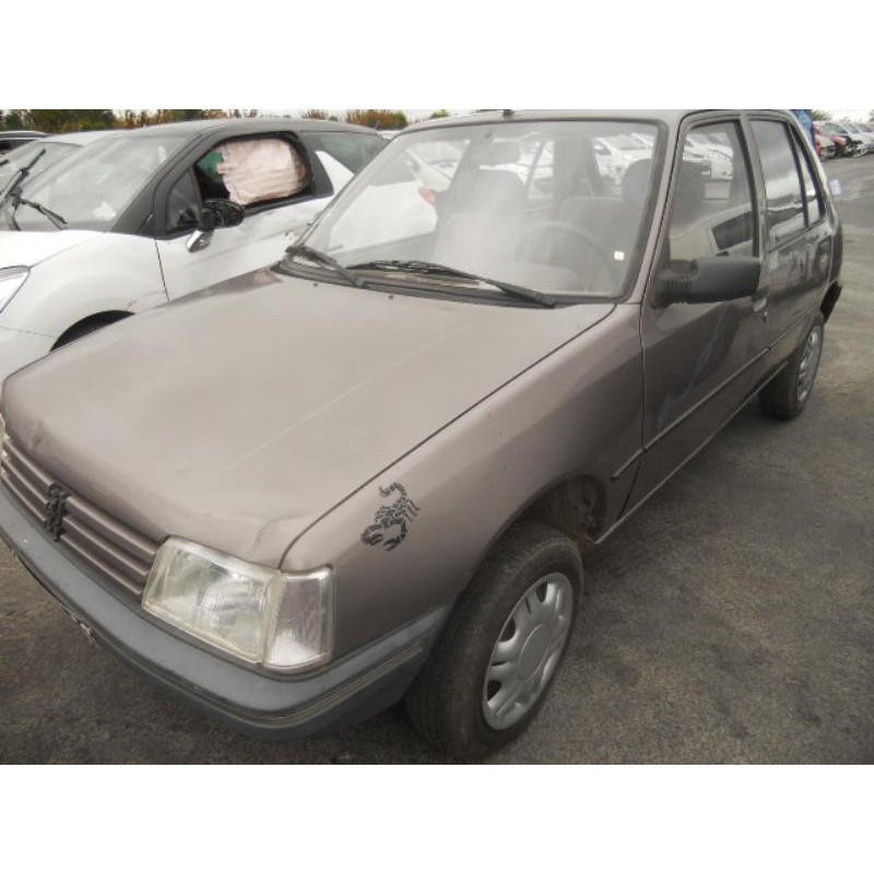 Feu arriere principal droit (feux) PEUGEOT 205 Photo n°6