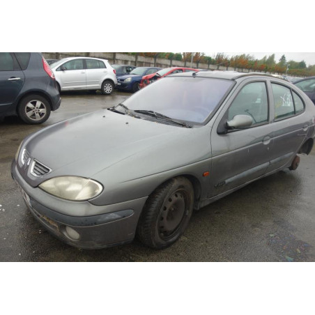 Ceinture arriere droit RENAULT MEGANE 1 Photo n°1