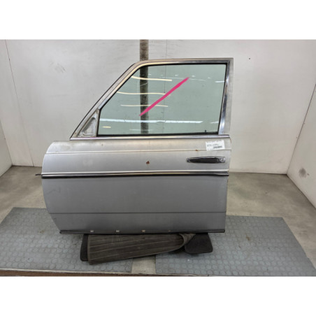 Porte avant gauche MERCEDES 200 W123 Photo n°1