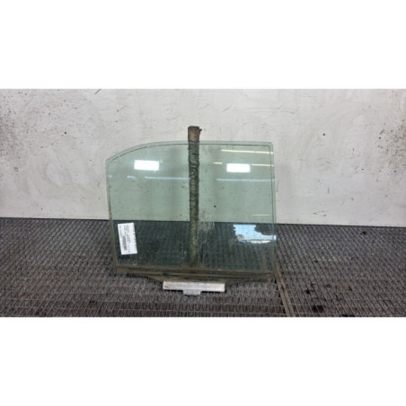 Vitre arriere droit MERCEDES CLASSE C 202 Photo n°1