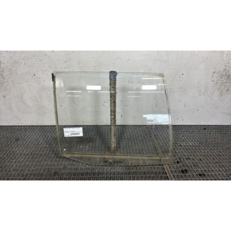 Vitre arriere droit PEUGEOT 405 Photo n°1