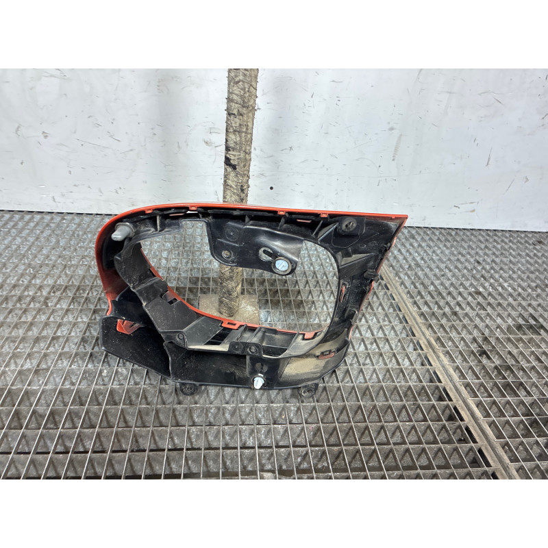 Enjoliveur de feu arriere gauche SMART FORFOUR 2 Photo n°2