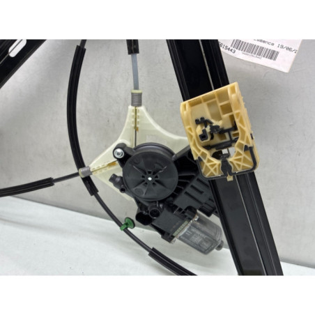Leve vitre electrique avant gauche VOLKSWAGEN POLO 6 Photo n°1