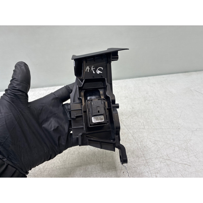 Interrupteur de leve vitre arriere gauche AUDI Q2 Photo n°1