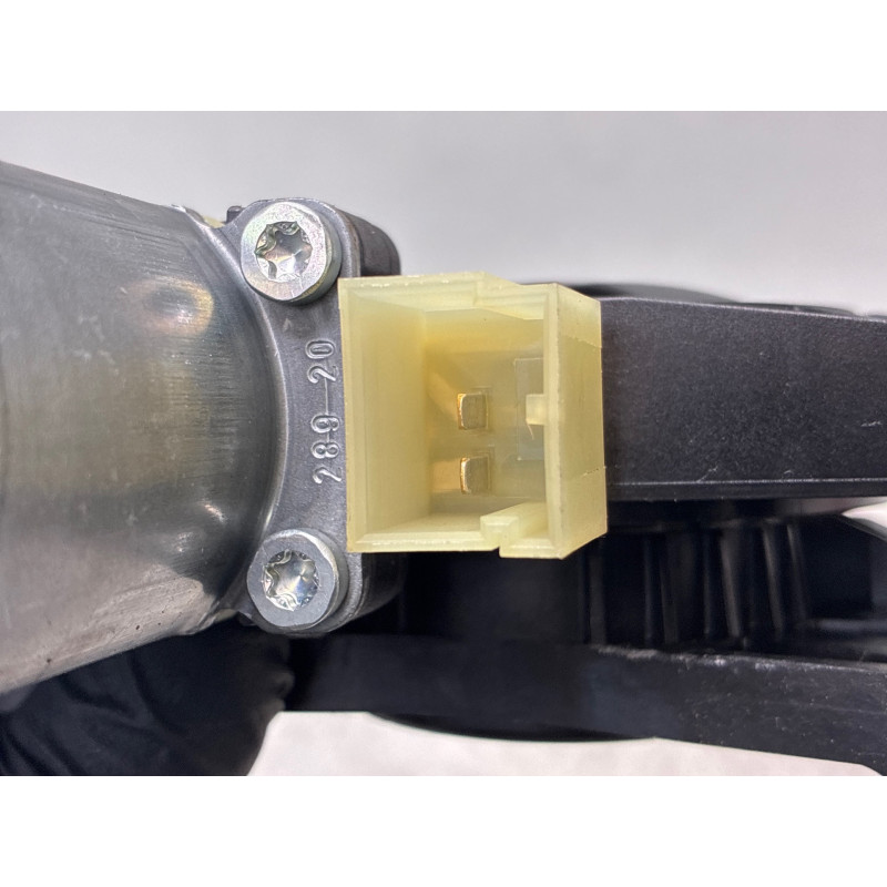 Leve vitre electrique avant droit AUDI Q2 Photo n°8