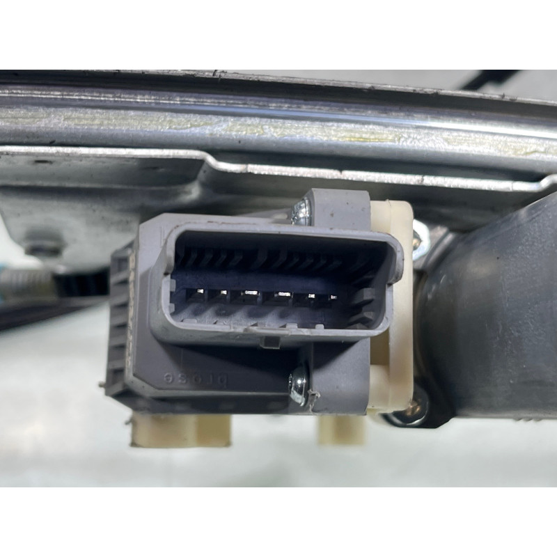 Leve vitre electrique avant gauche PEUGEOT 607 Photo n°2