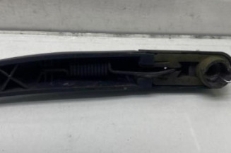 Bras essuie glace arriere PEUGEOT 208 1