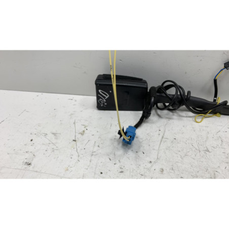 Attache ceinture avant droit VOLKSWAGEN PASSAT 6 Photo n°1