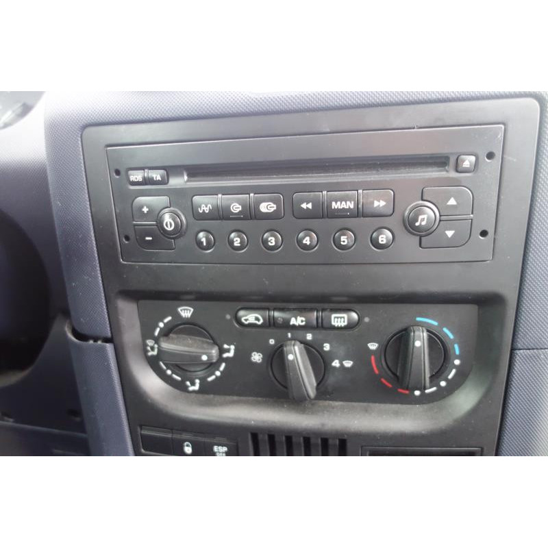 Attache ceinture avant droit PEUGEOT 1007 Photo n°10