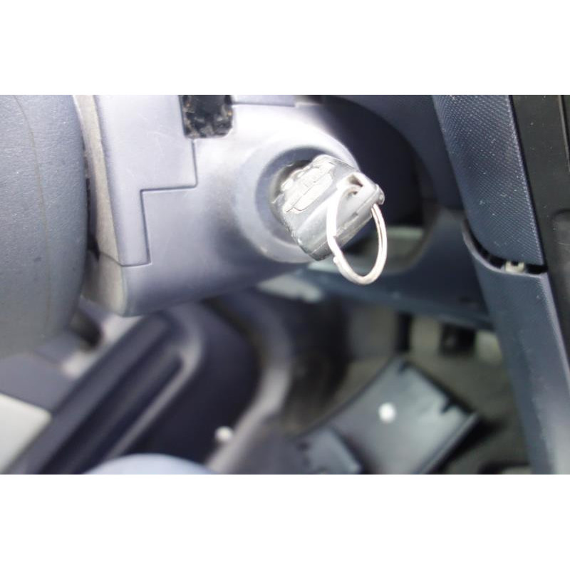 Attache ceinture avant droit PEUGEOT 1007 Photo n°11