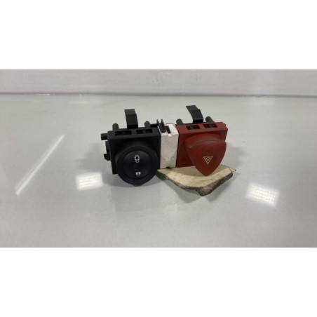 Bouton de warning RENAULT MEGANE 2 Photo n°1