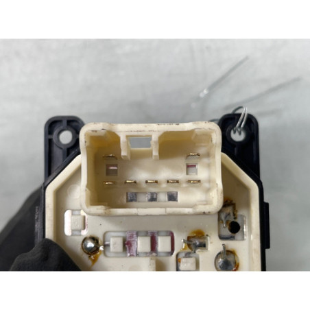 Interrupteur de leve vitre avant gauche KIA PICANTO 1