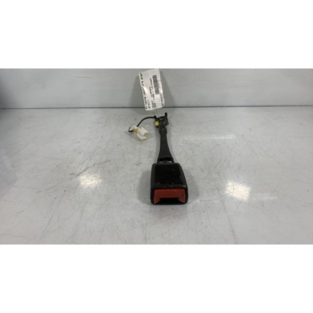 Attache ceinture avant droit PEUGEOT 5008 1