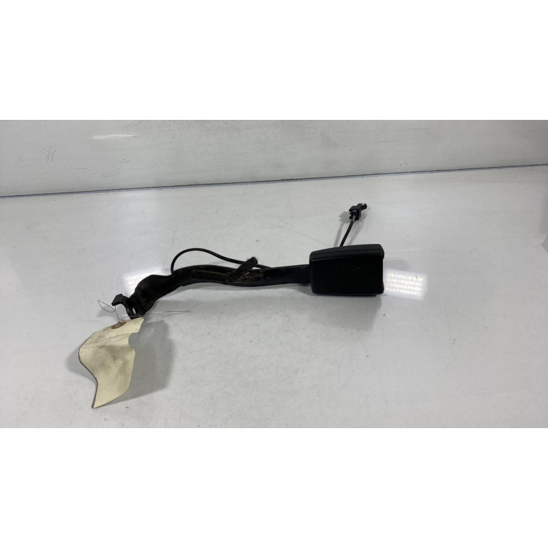 Attache ceinture avant droit VOLKSWAGEN GOLF PLUS Photo n°3