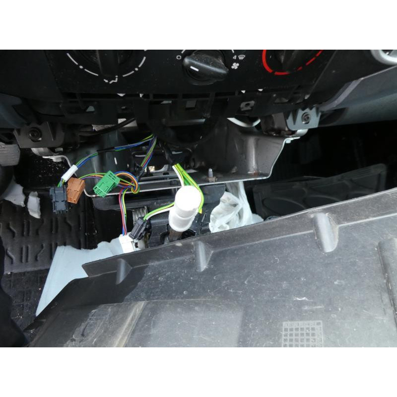 Attache ceinture avant gauche PEUGEOT PARTNER 2 Photo n°21