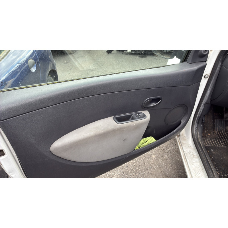 Custode arriere droit RENAULT CLIO 3 Photo n°13