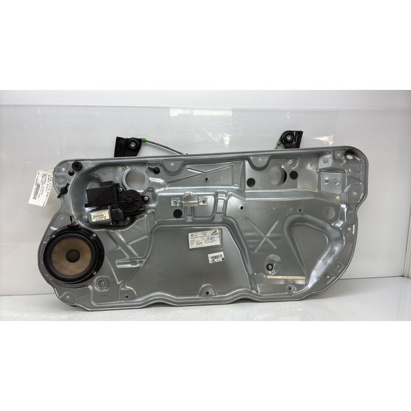 Leve vitre electrique avant droit VOLKSWAGEN POLO 4 Photo n°1