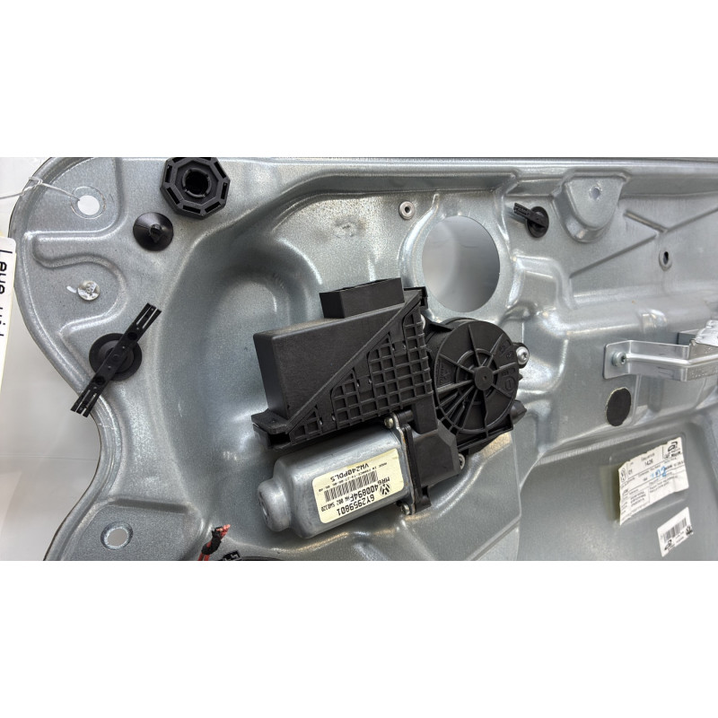 Leve vitre electrique avant droit VOLKSWAGEN POLO 4 Photo n°3