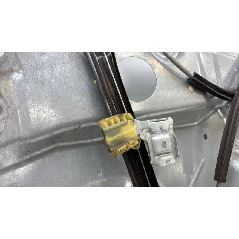 Leve vitre electrique avant droit VOLKSWAGEN POLO 4 Photo n°7
