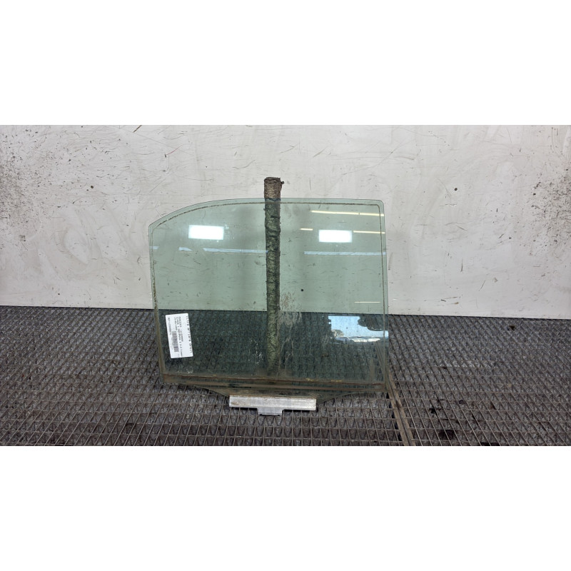 Vitre arriere droit MERCEDES CLASSE C 202 Photo n°1