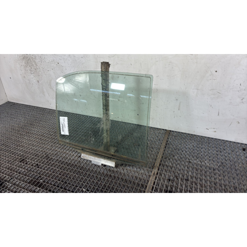 Vitre arriere droit MERCEDES CLASSE C 202 Photo n°3