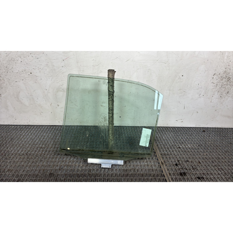 Vitre arriere droit MERCEDES CLASSE C 202 Photo n°4