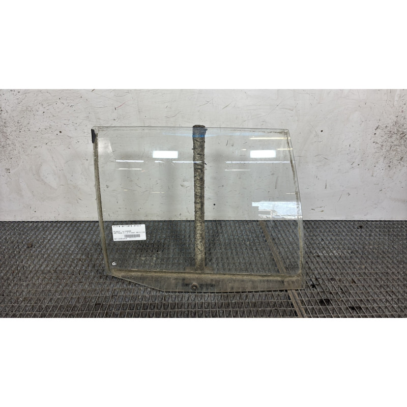 Vitre arriere droit PEUGEOT 405 Photo n°1