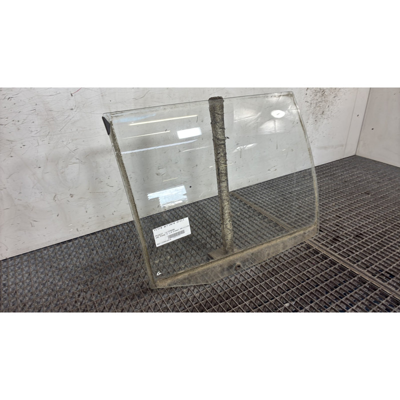 Vitre arriere droit PEUGEOT 405 Photo n°2