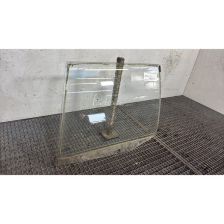 Vitre arriere gauche PEUGEOT 405