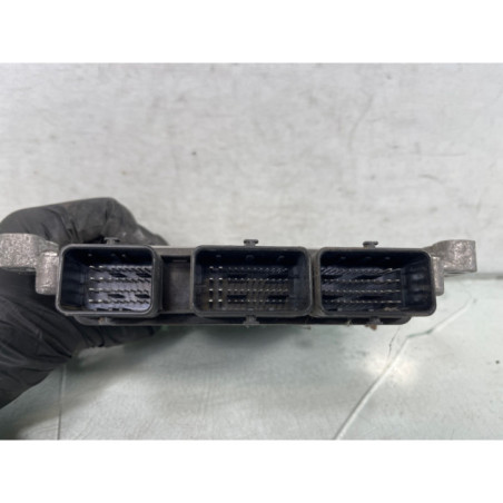 Calculateur moteur RENAULT CLIO 3