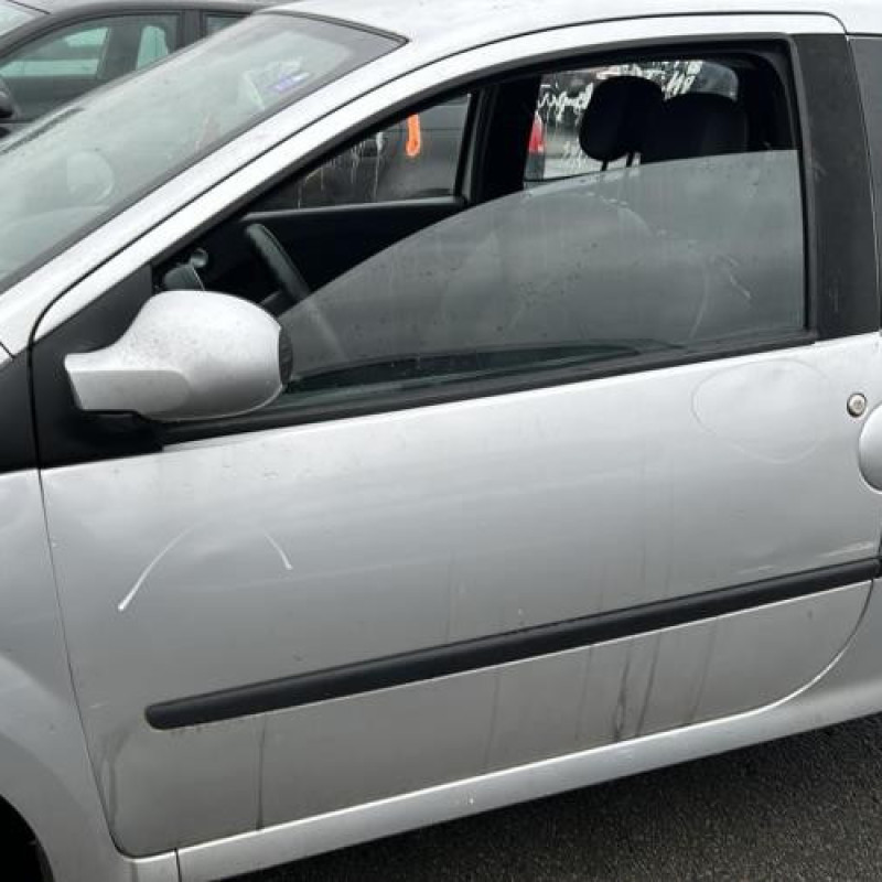 Boitier UCH RENAULT TWINGO 2 Photo n°7
