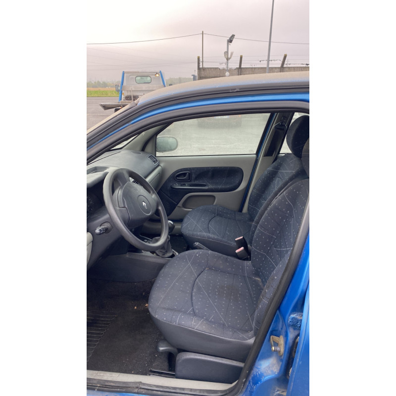 Feu arriere principal droit (feux) RENAULT CLIO 2 Photo n°10