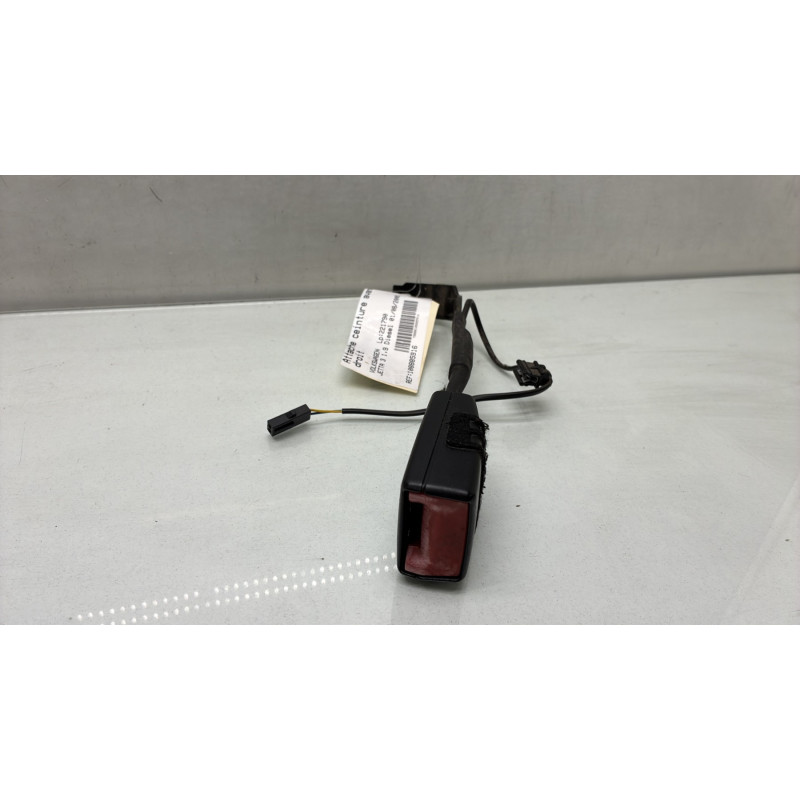 Attache ceinture avant droit VOLKSWAGEN JETTA 3 Photo n°2