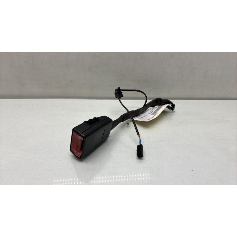 Attache ceinture avant droit VOLKSWAGEN JETTA 3 Photo n°3