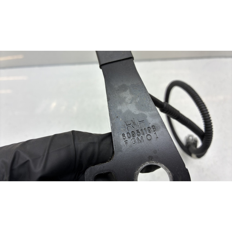 Attache ceinture avant droit KIA CEE-D 1 Photo n°6