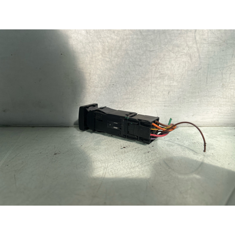 Bouton de warning CITROEN SAXO Photo n°2