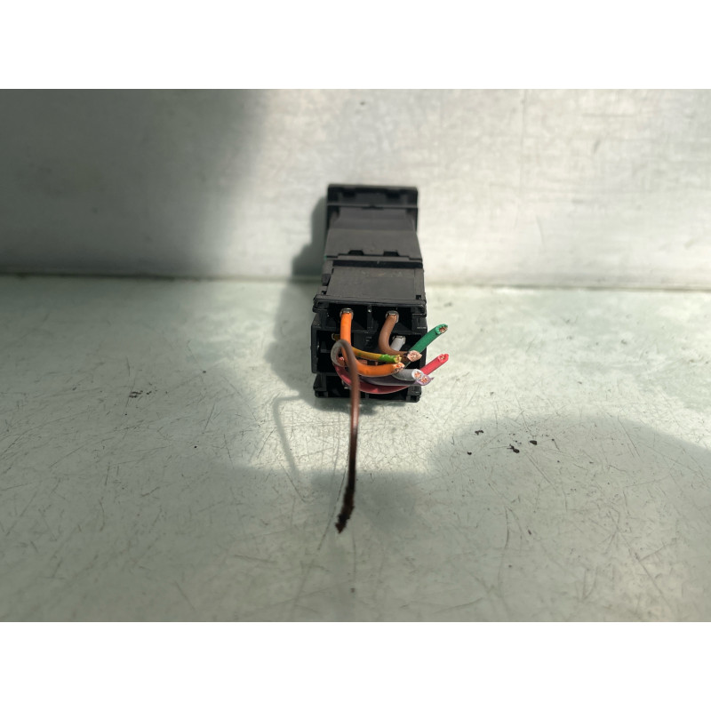 Bouton de warning CITROEN SAXO Photo n°3